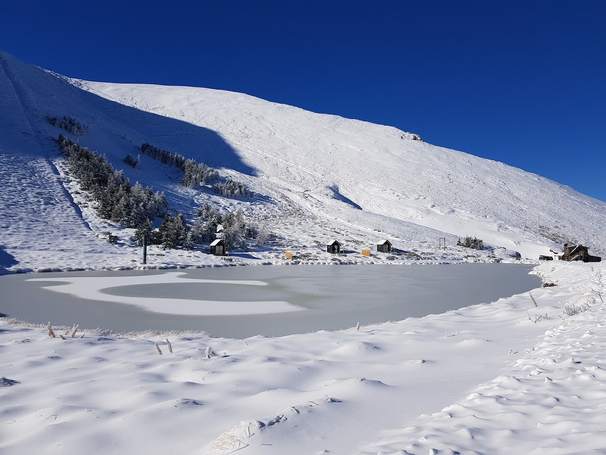 Mt Lyford - Lyford Hut, Lake Stella