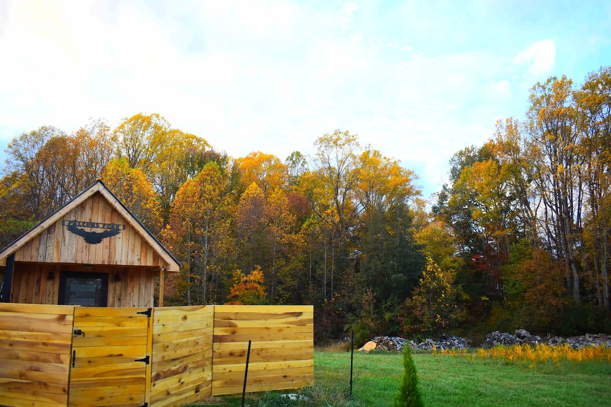 Loft Cabin *HotTub* WiFi*Firepit*Deck