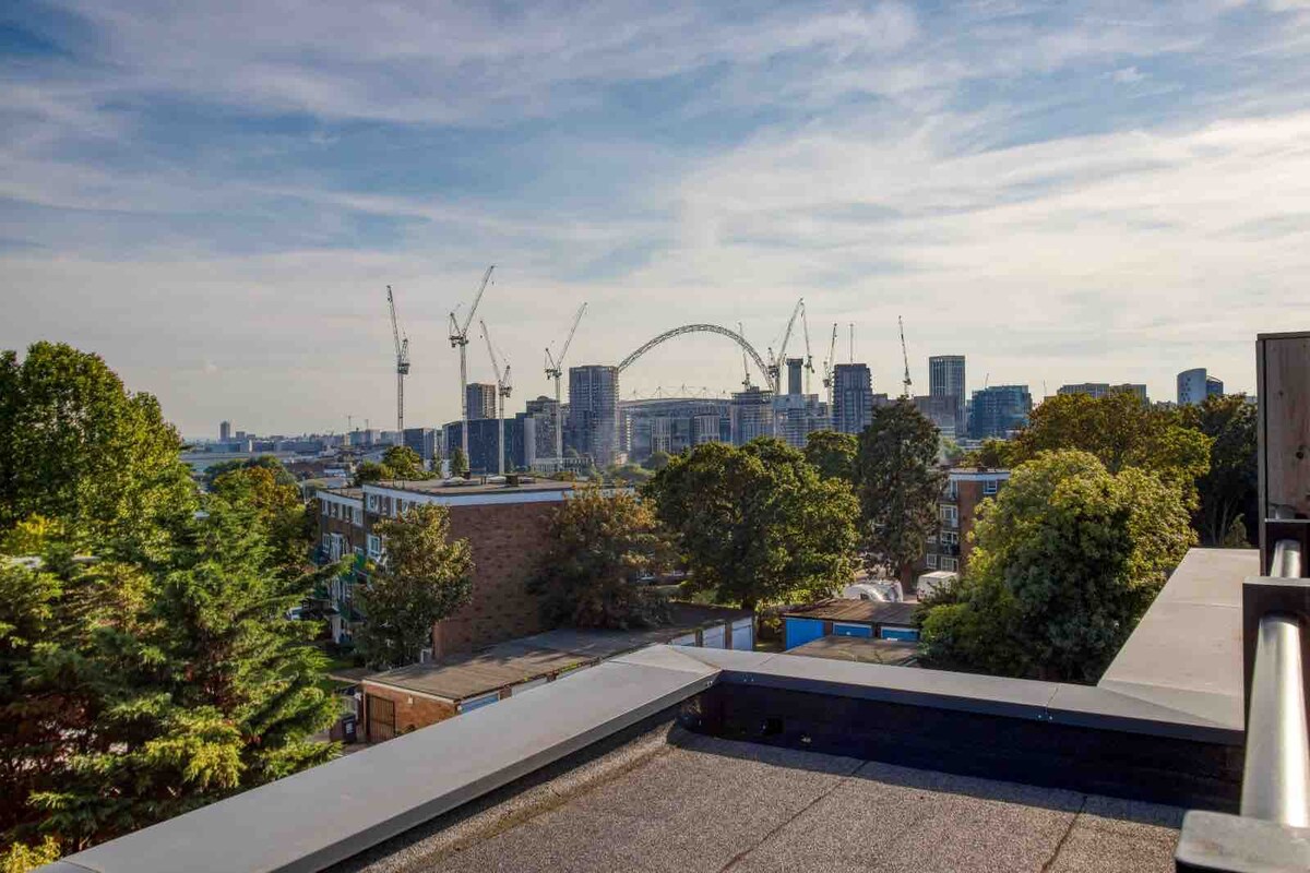 Modern penthouse in Wembley