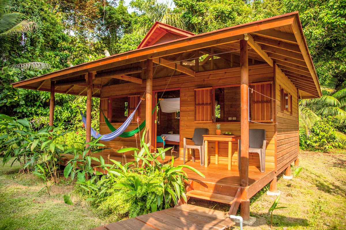 Romantic cabin on the beach close by Termales