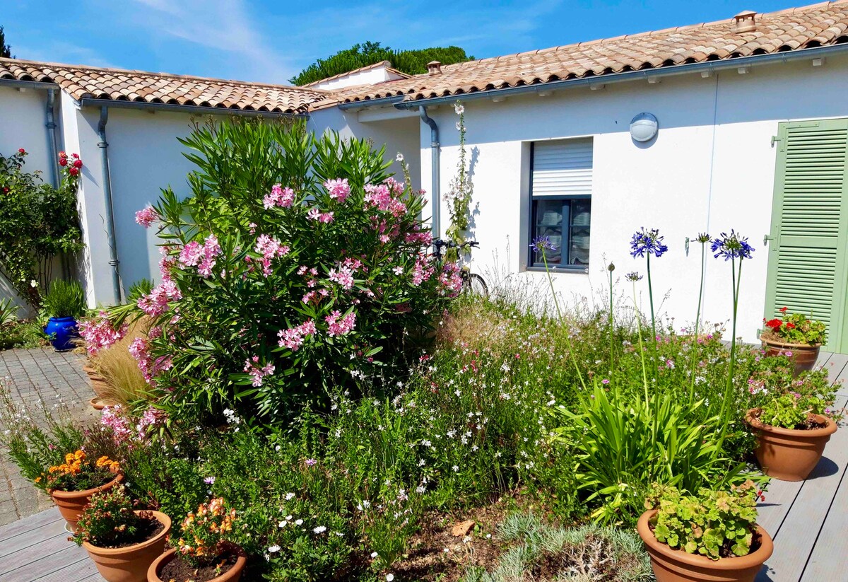 Maison La Couarde, Garage, 200 M de la plage.