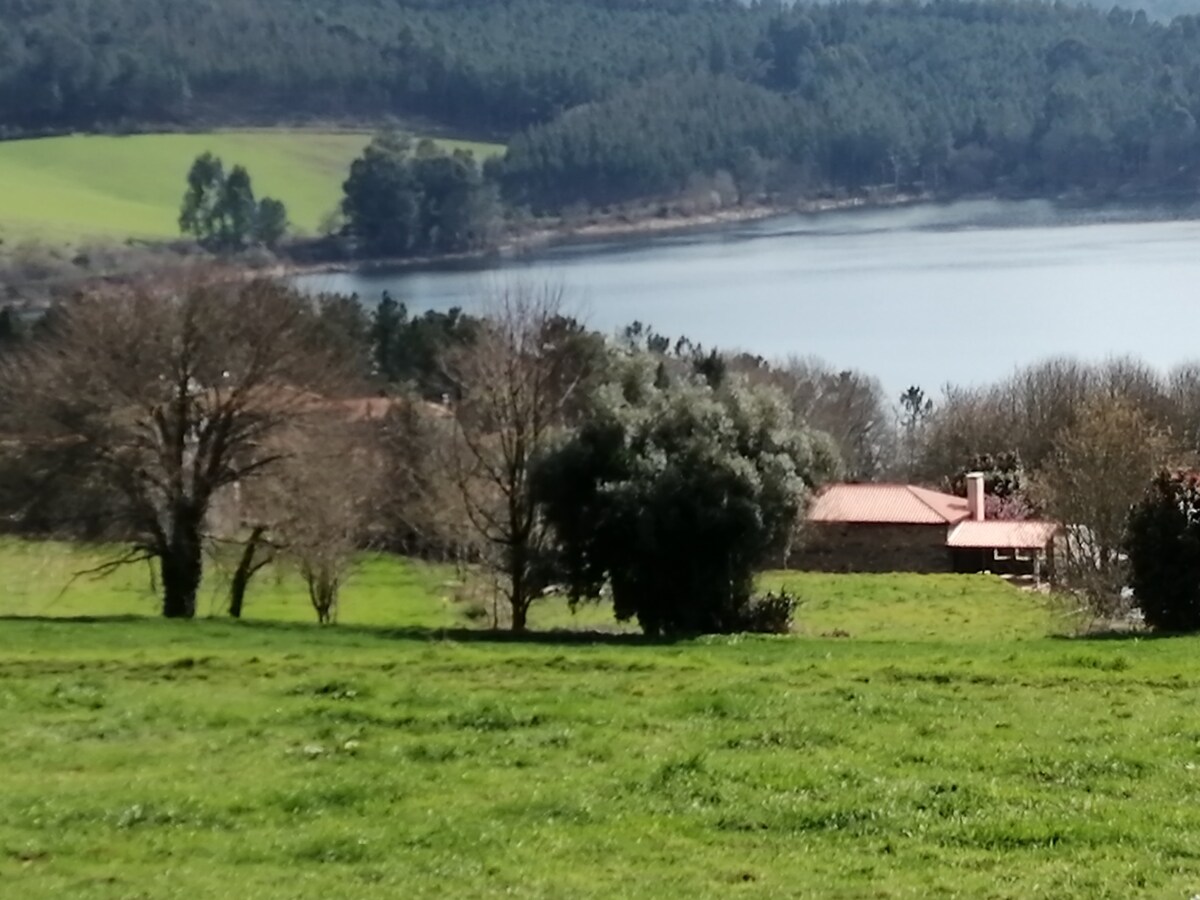 Casa tradicional de Galicia, lejos y cerca de todo