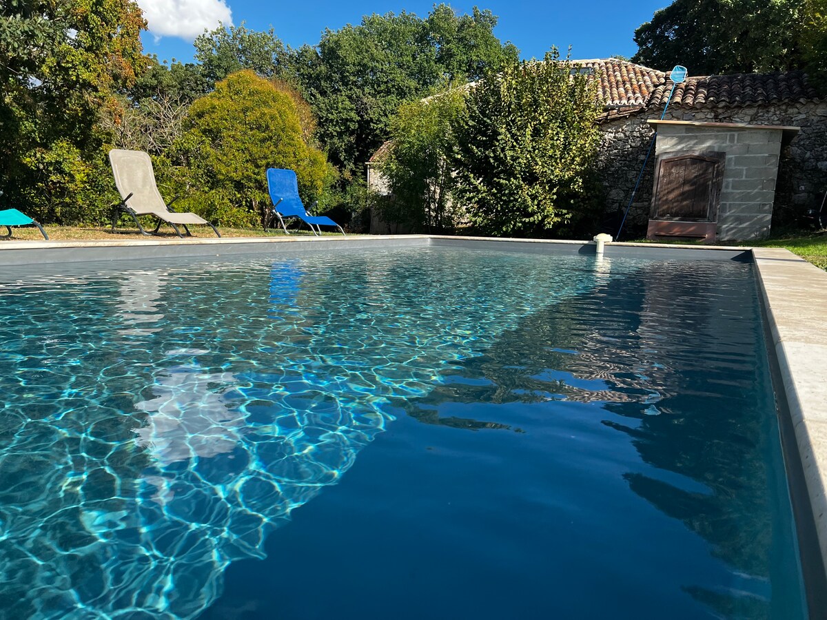 Gîte  avec piscine entièrement restauré 6/8