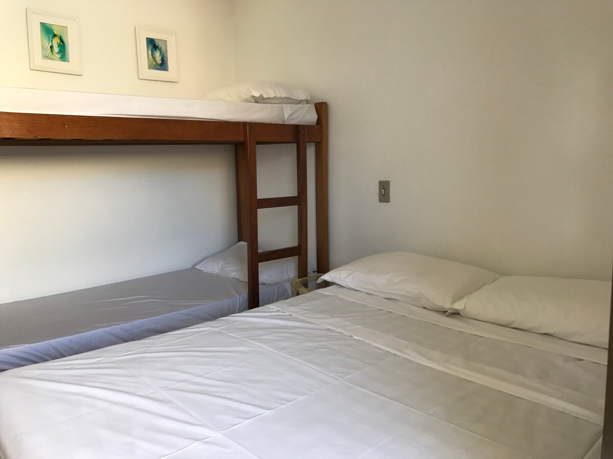 Quarto Privativo em Hostel (cama casal e beliche)