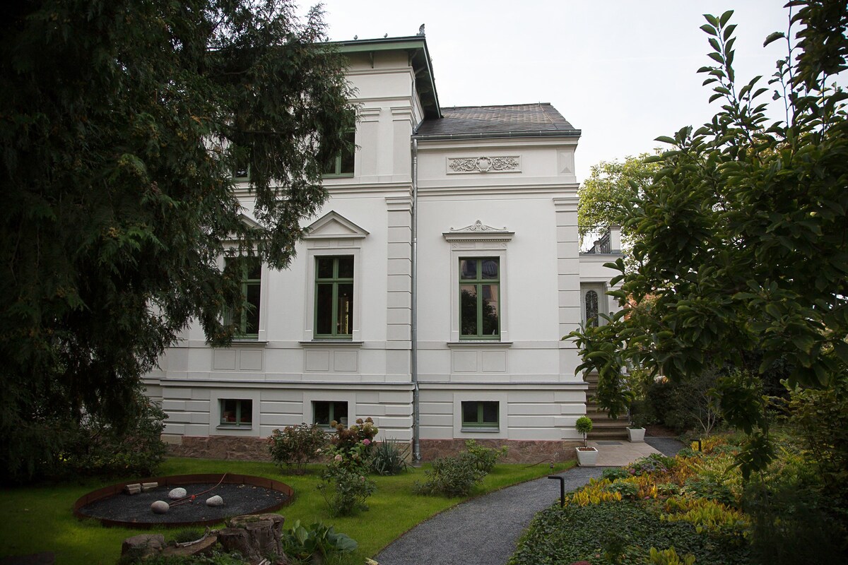 Villa Thuja, Graf Brühl