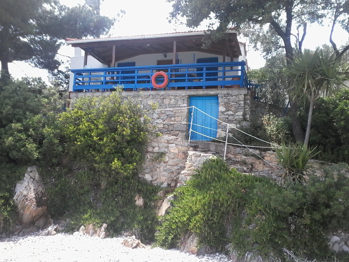 Cozy house with private beach