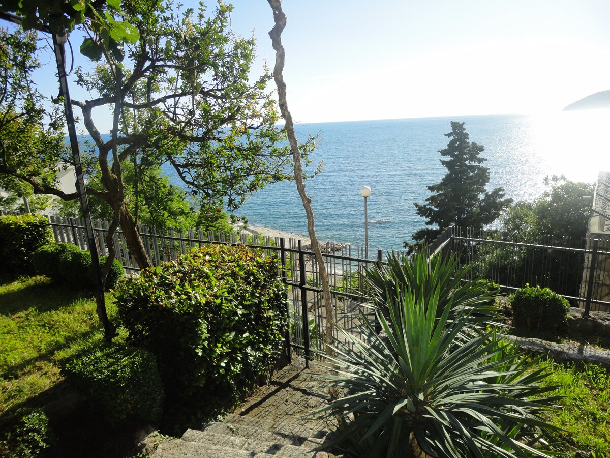 Giardino 3号公寓，可欣赏海景和花园