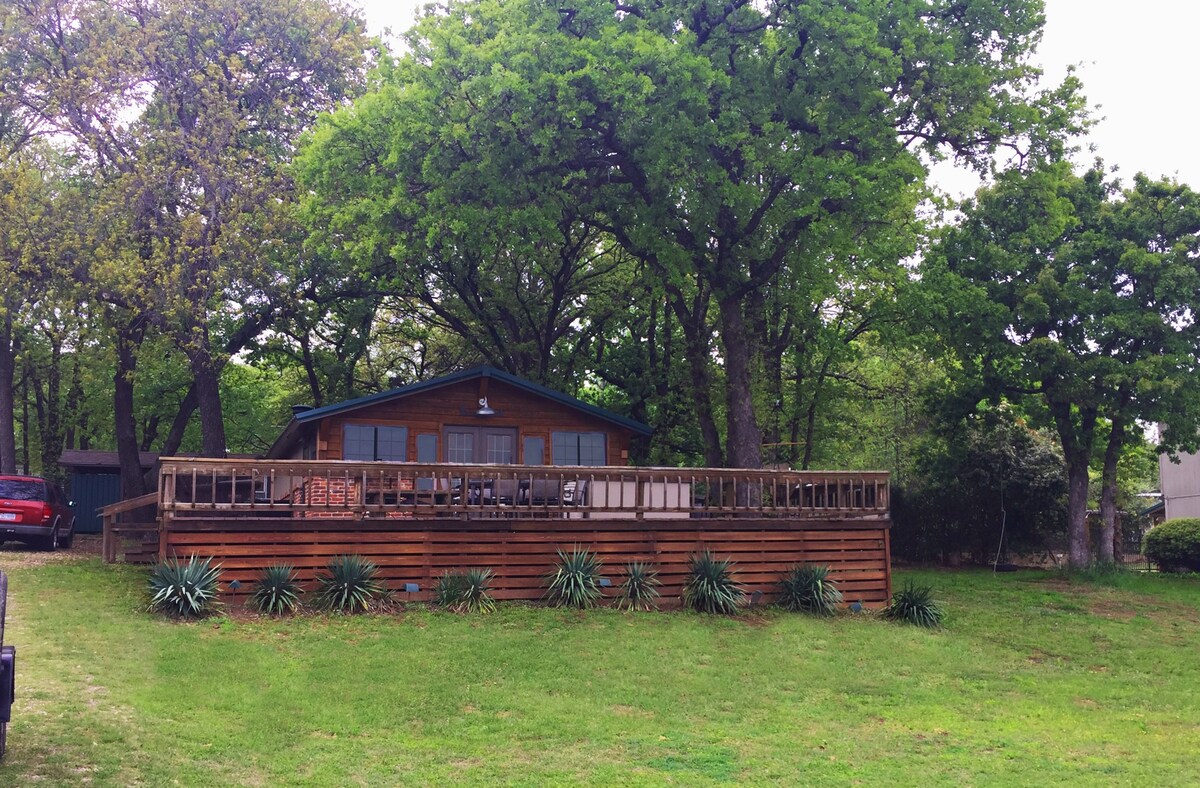 湖路小屋（ Lake Road Lodge ） ，可欣赏巨大的露台和湖景！