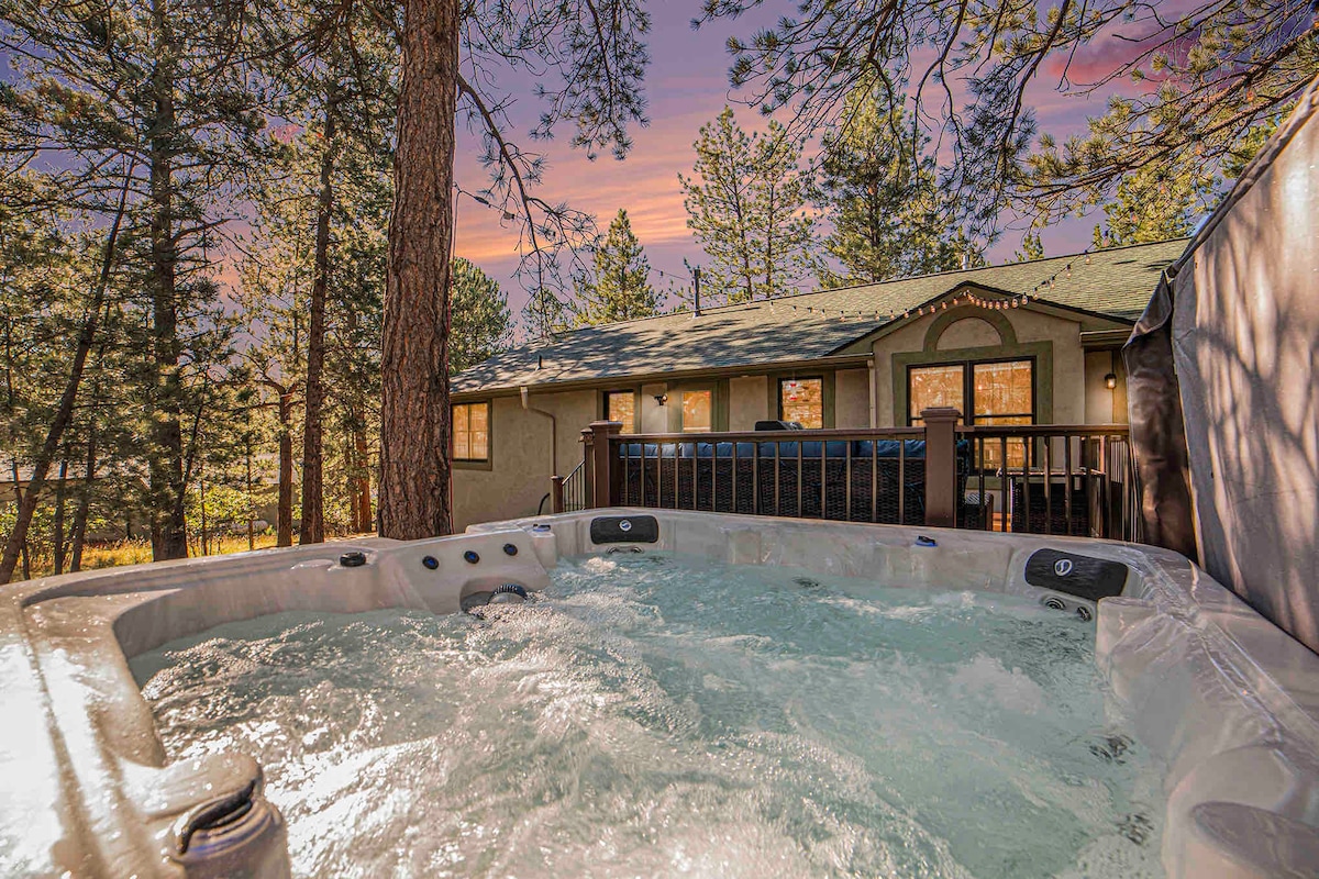 Large Home w/Hot Tub, Fire Pit, Pool Table