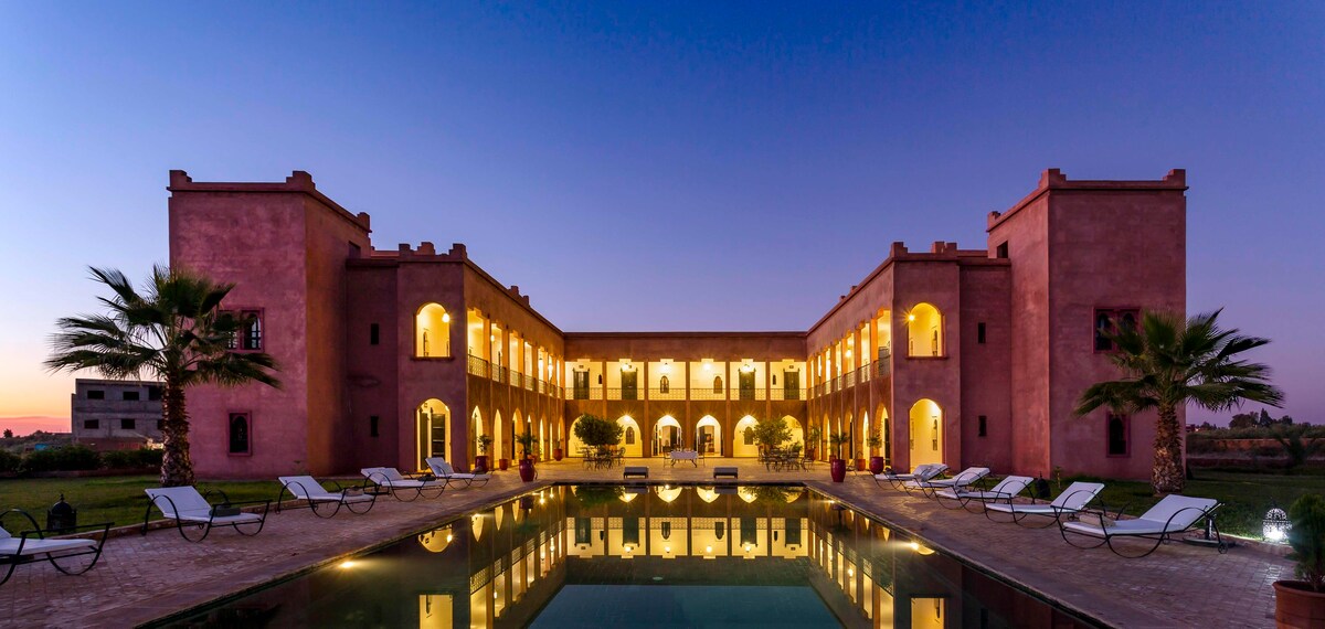 Marrakech, Riad 15 rooms, South facing pool!