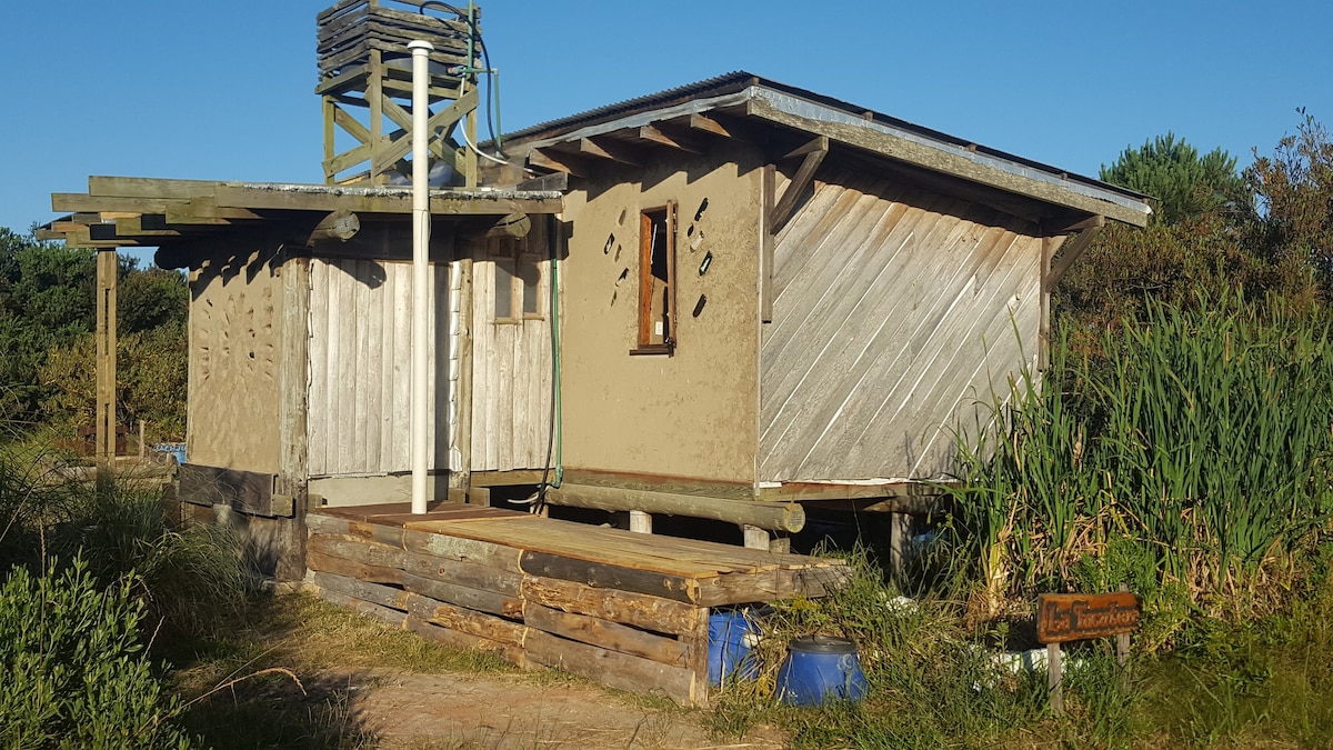 La Tucutera casa de barro y madera.