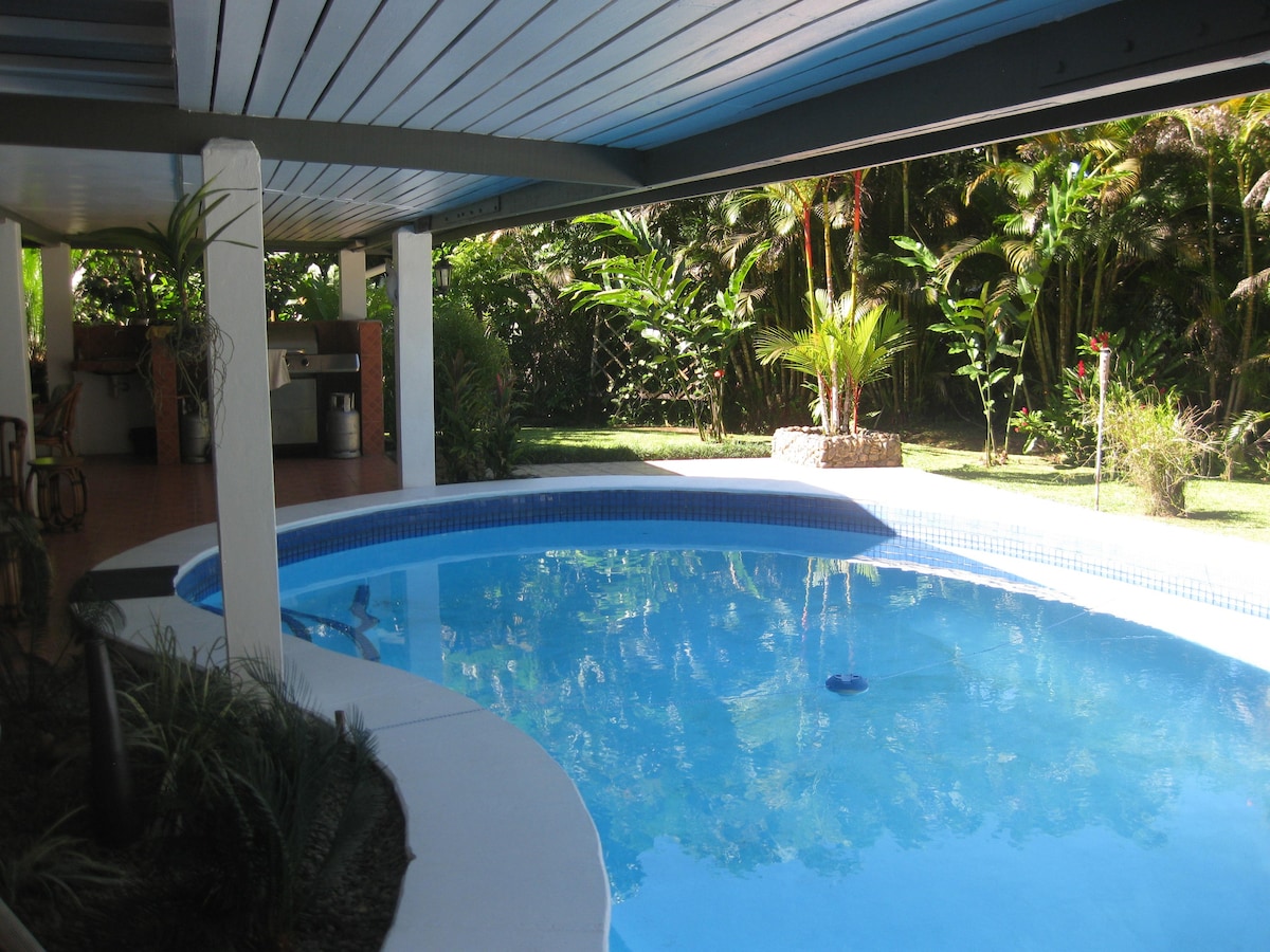 Hibiscus Guest Villa