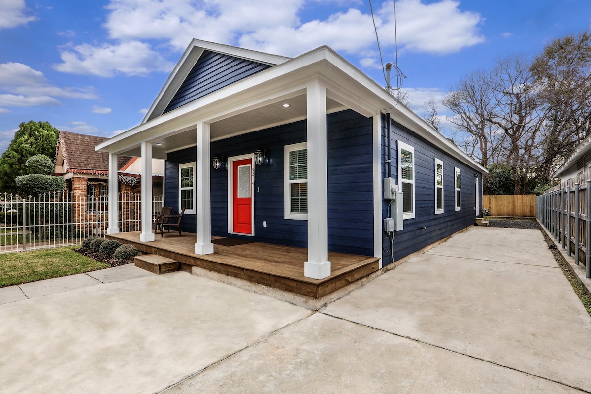 Adorable Bungalow near downtown