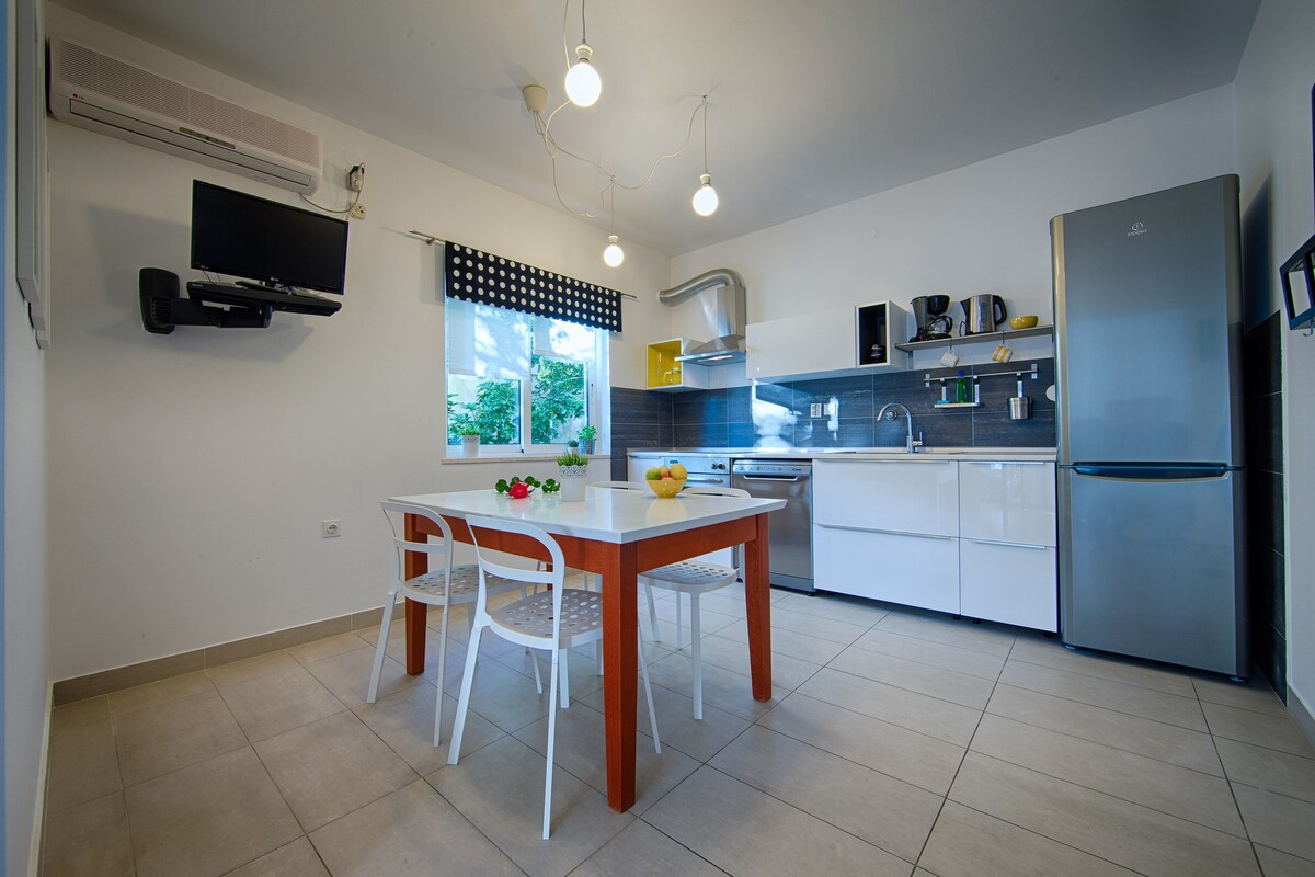 House Zambarlin, Apartment Perina