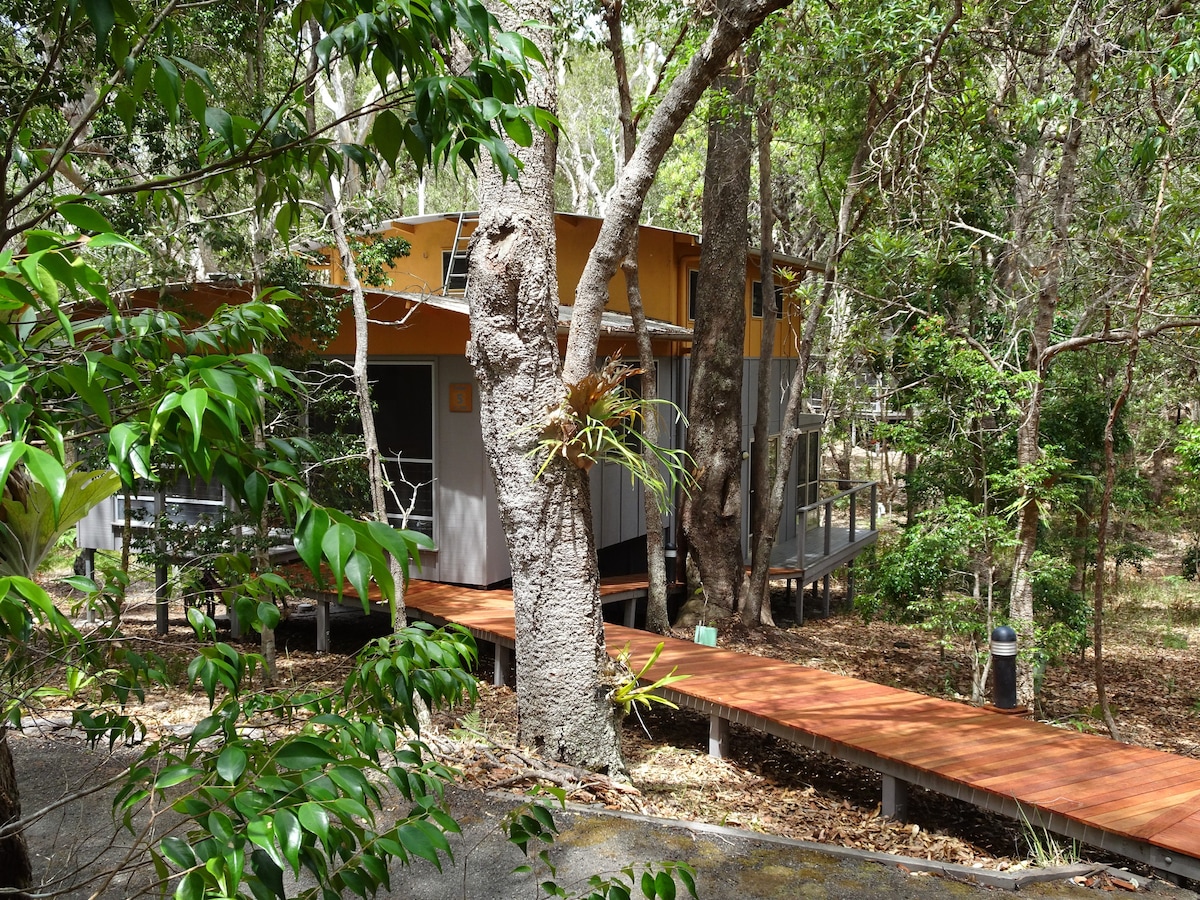 Couran Cove 3R 's Eco-Cabin