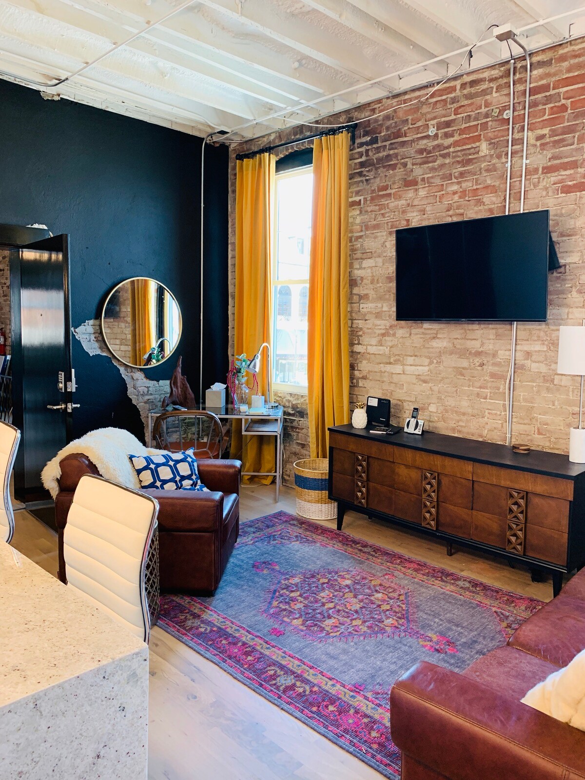 Riverwalk Loft 3