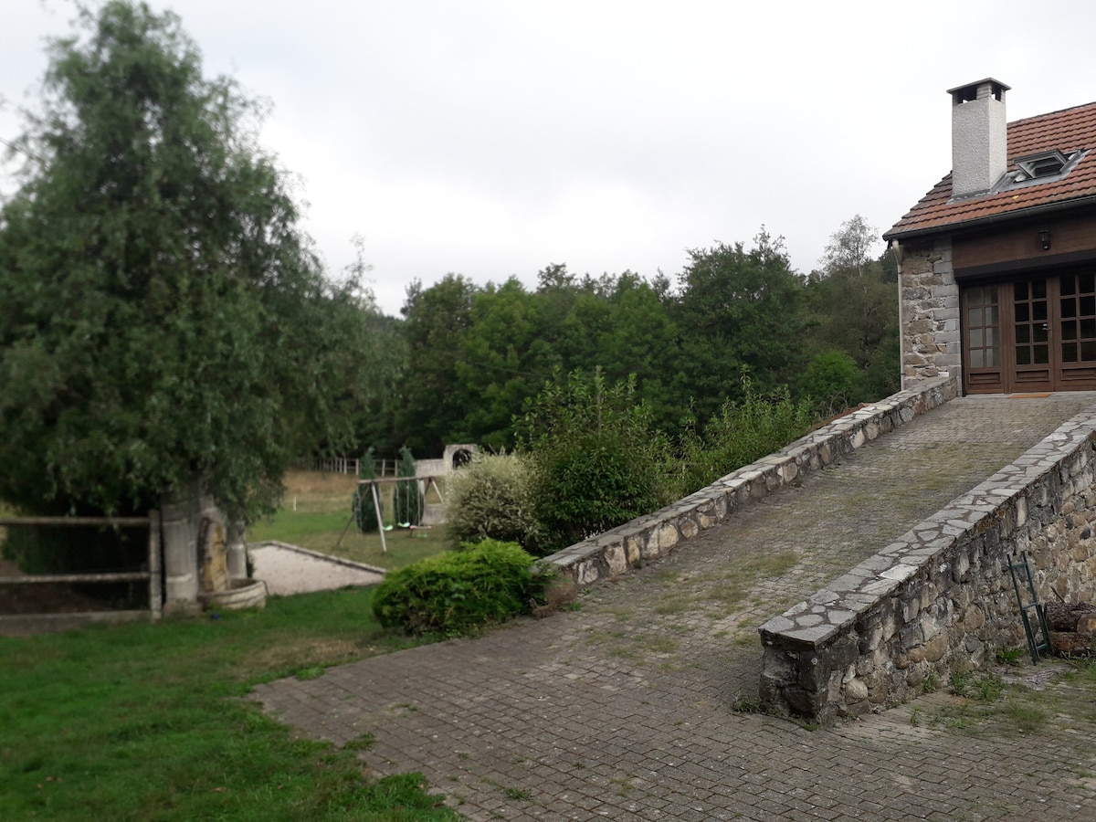 Ancienne ferme rénovée au bord de la rivière