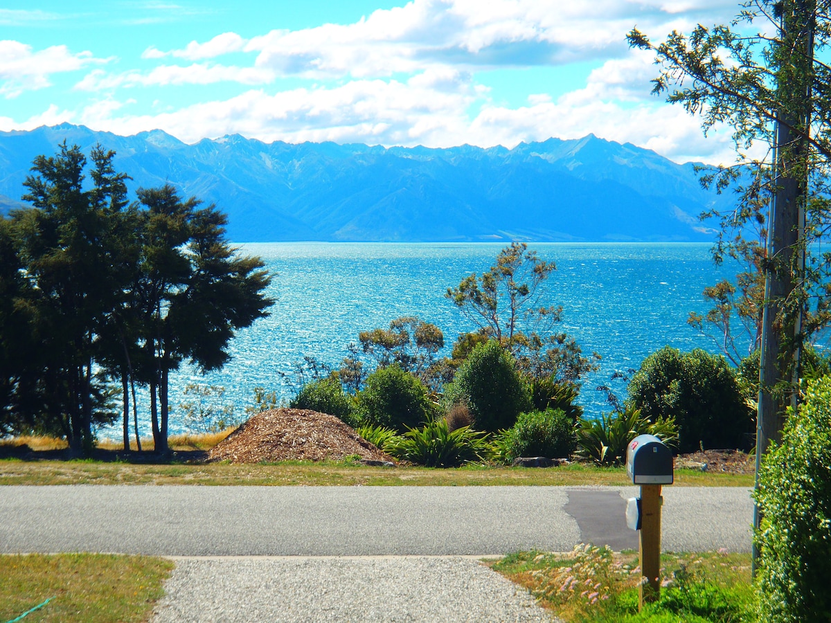 Fantail Cottage Lakefront Lake Hawea, Wanaka, NZ