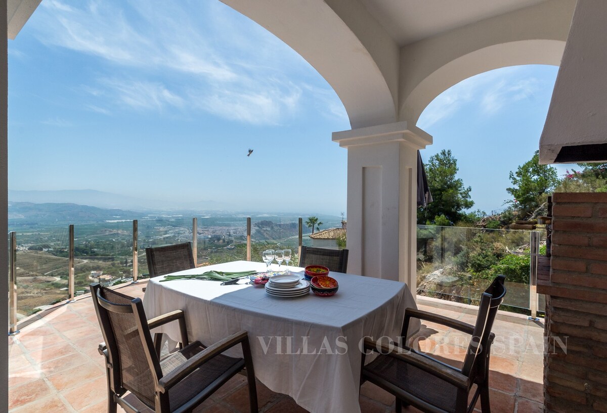 Villa with heated pool and amazing views