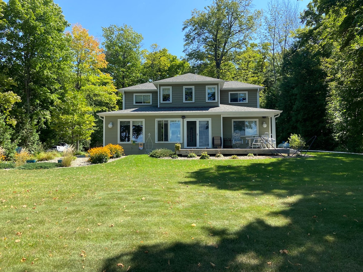 Bayshore Retreat on the Shores of Door County