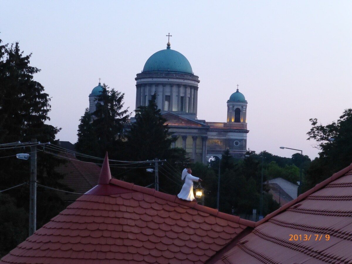 Esztergom, Dobozy Mihály u. 11. Sankt Cristopher