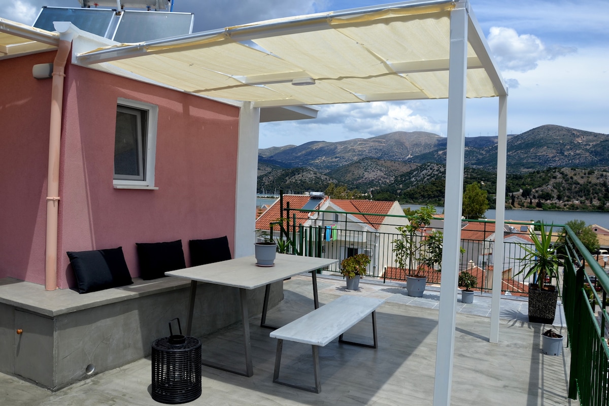 带海景的Argostoli Terrace Loft