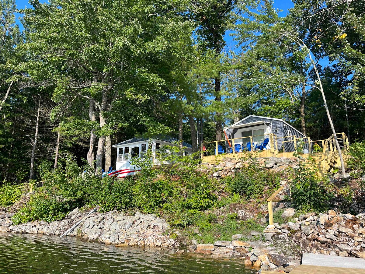 2 Lakeside Cottages/2 docks/One Big Party