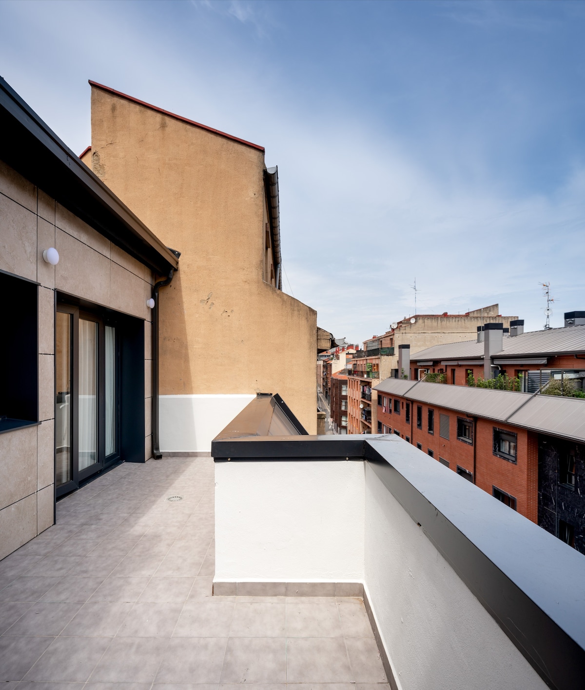 毕尔巴鄂拉维耶哈（ Bilbao La Vieja ）带露台的顶层公寓1间卧室