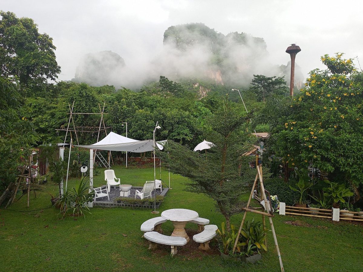 The Mountain Farm寄宿家庭和甲米露营（ Tiny ）