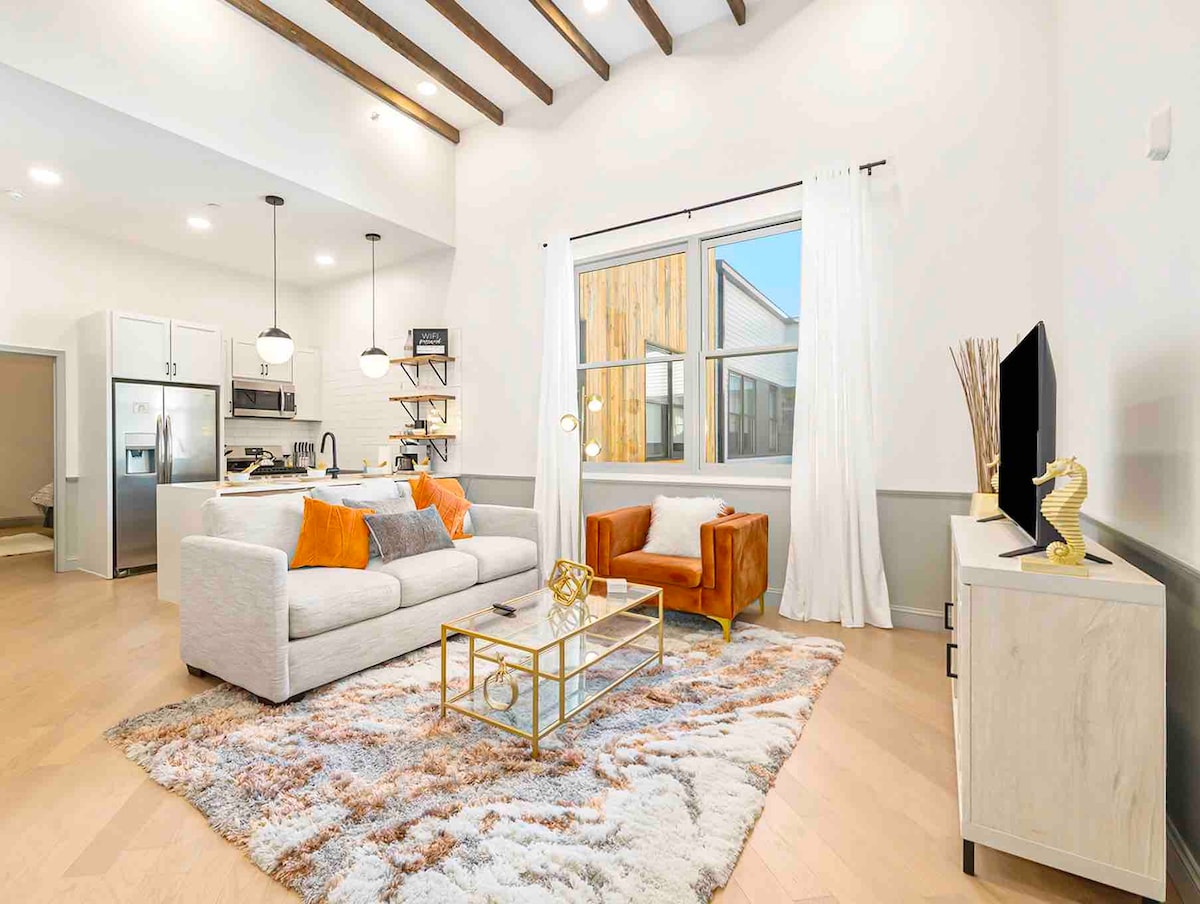 Chic & Airy 2BR Loft | Shopping & Nightlife Nearby