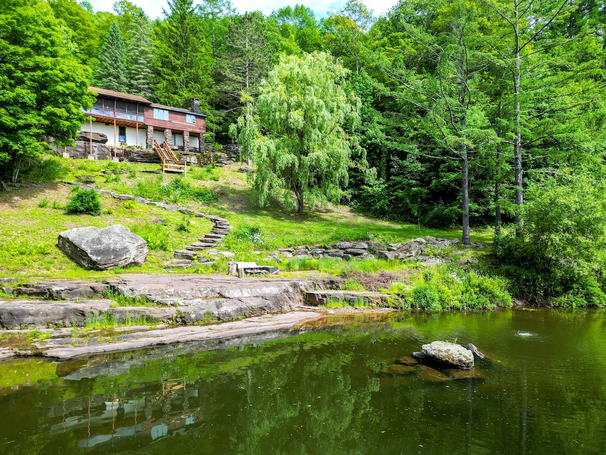 山间小木屋，可欣赏泳池和大景观。