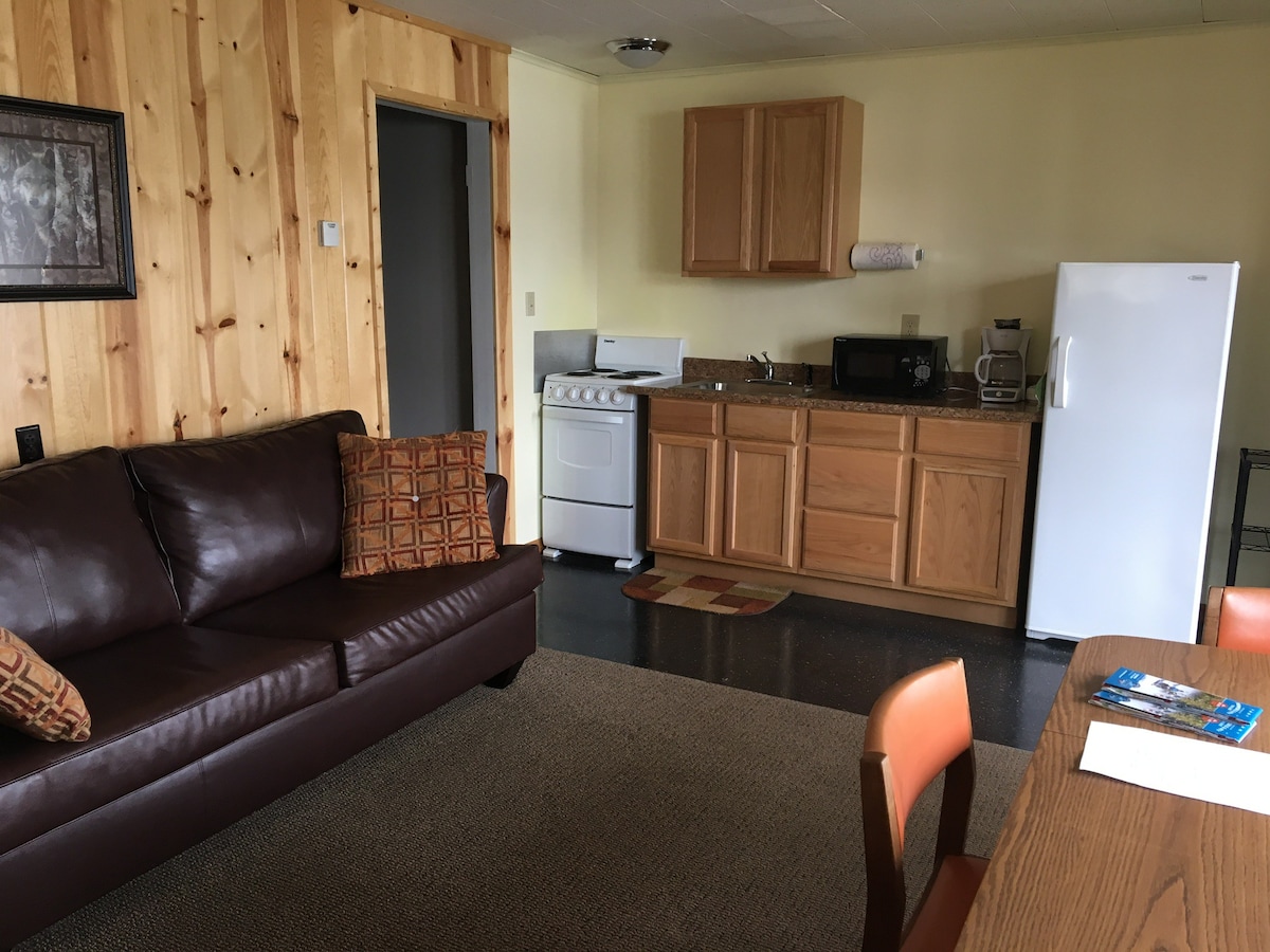 Dixon Lake Resort: Cabin size unit @ Full Kitchen