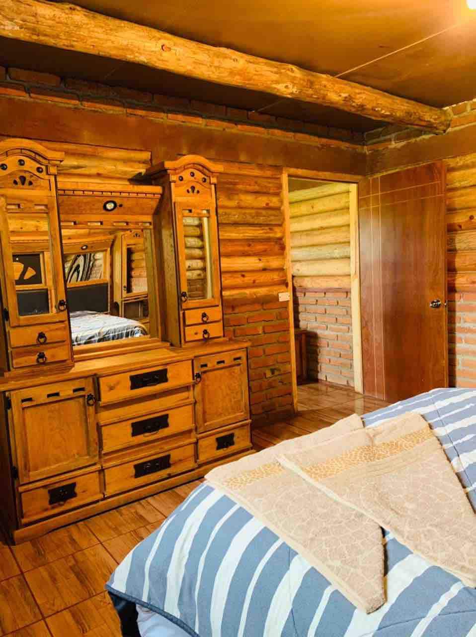 带两间卧室和卫生间的小木屋参观我们的房源