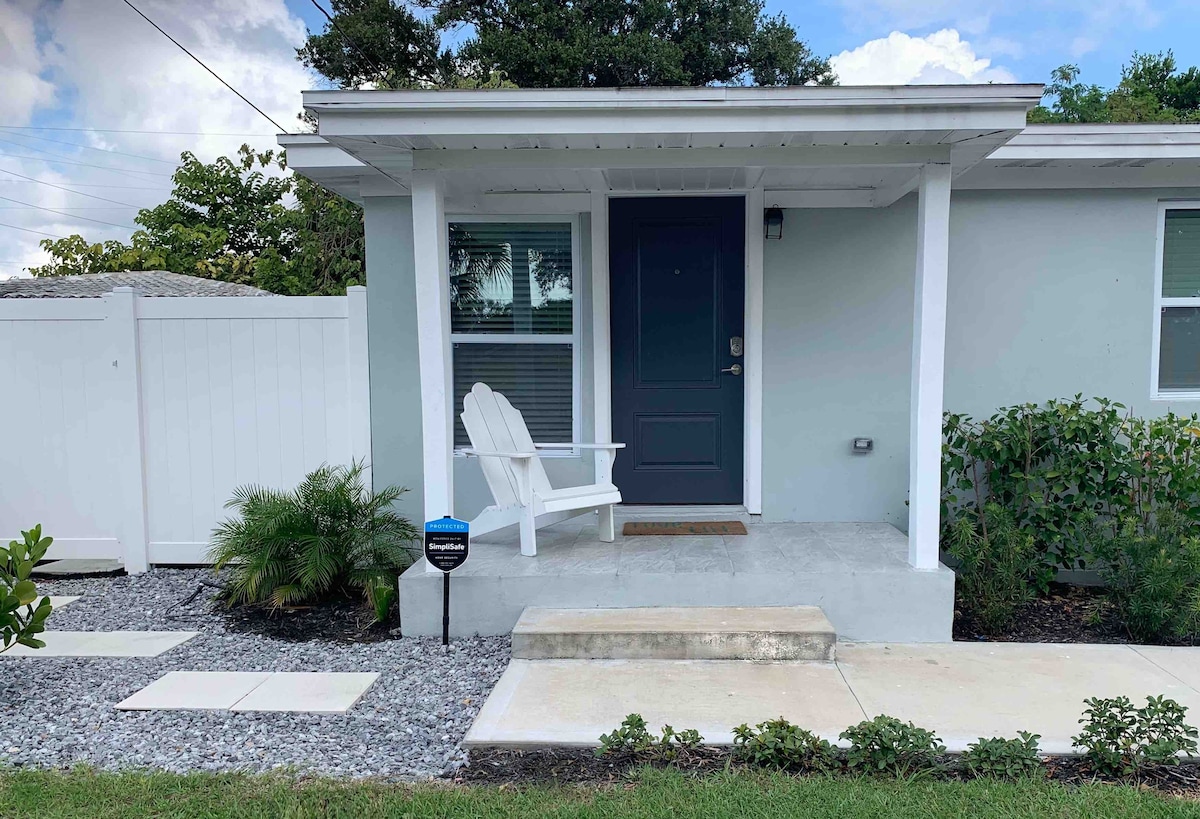 Clean, Modern Guest Home mins from Downtown Tampa