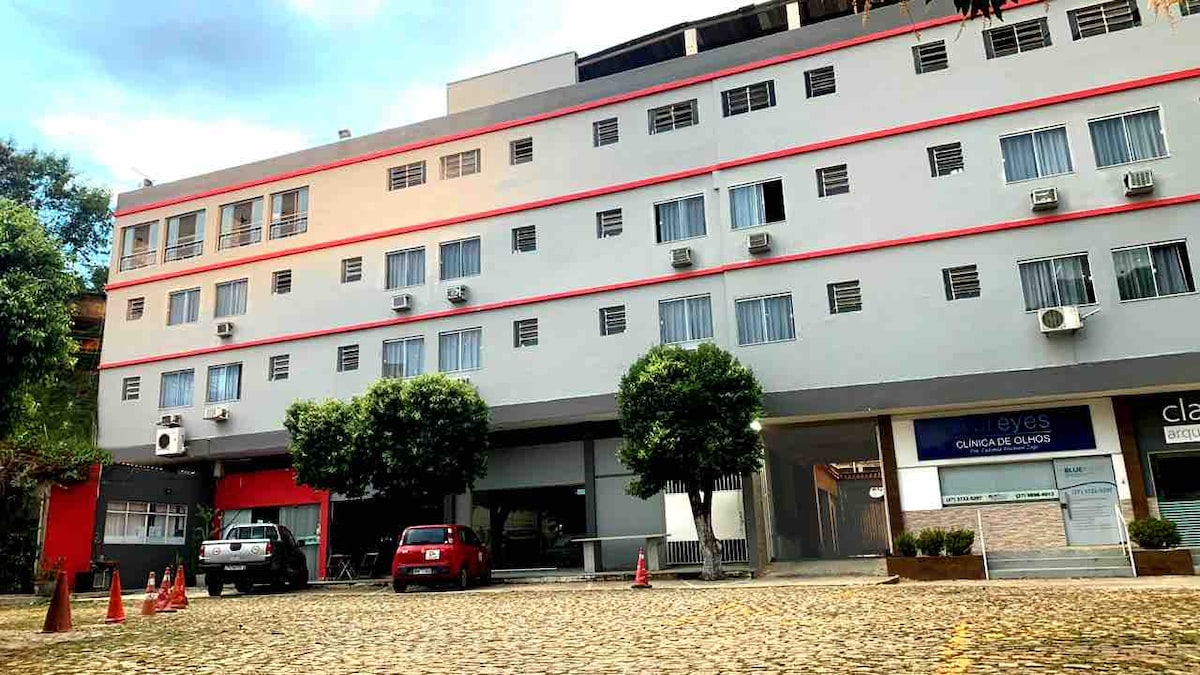 Hotel com estacionamento e café da manhã incluso