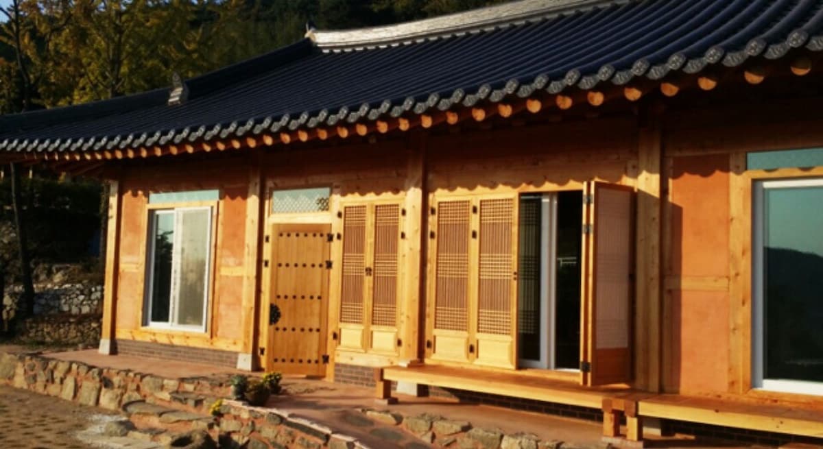 韩国传统村庄的格雷斯花园