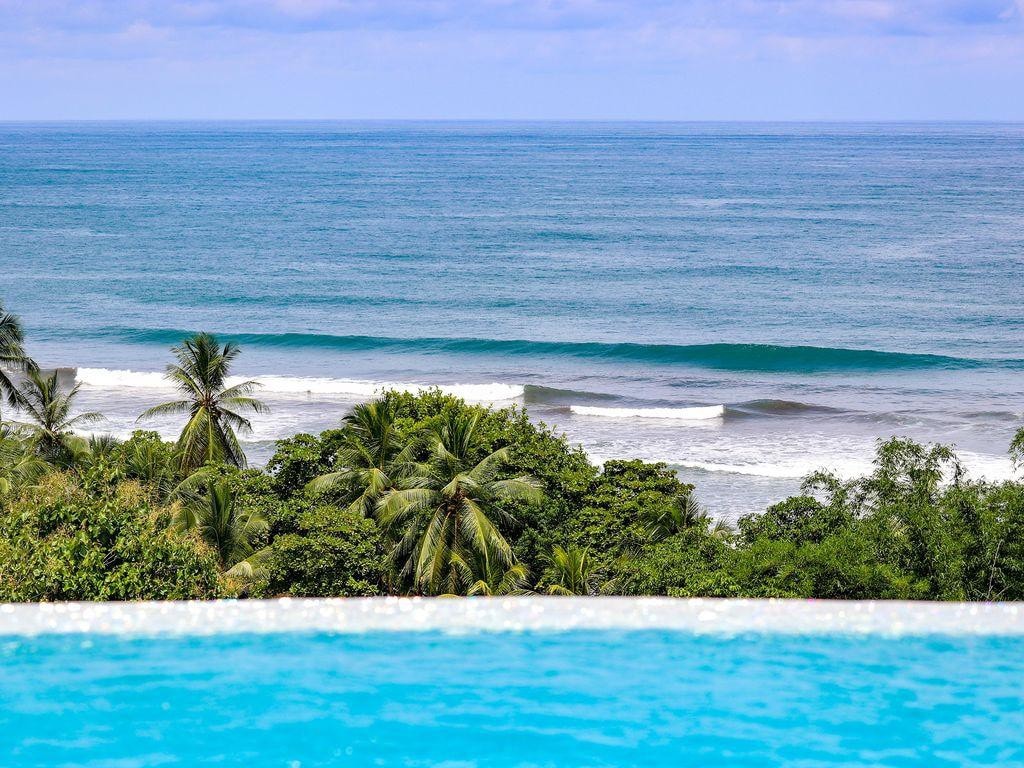 New 4 Bedroom Luxury Home, Walk to the Beach! Best Ocean Views in Dominical!