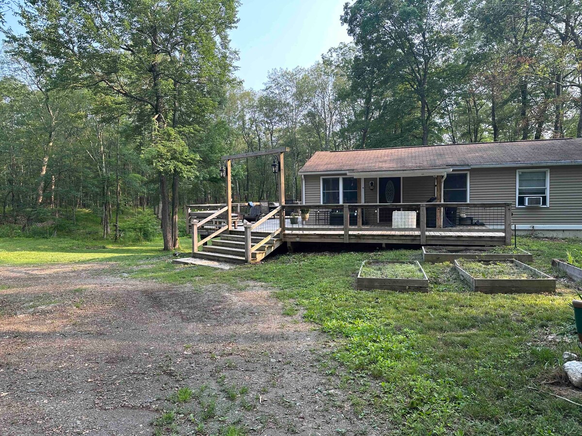 Moose Lodge with HOT TUB!