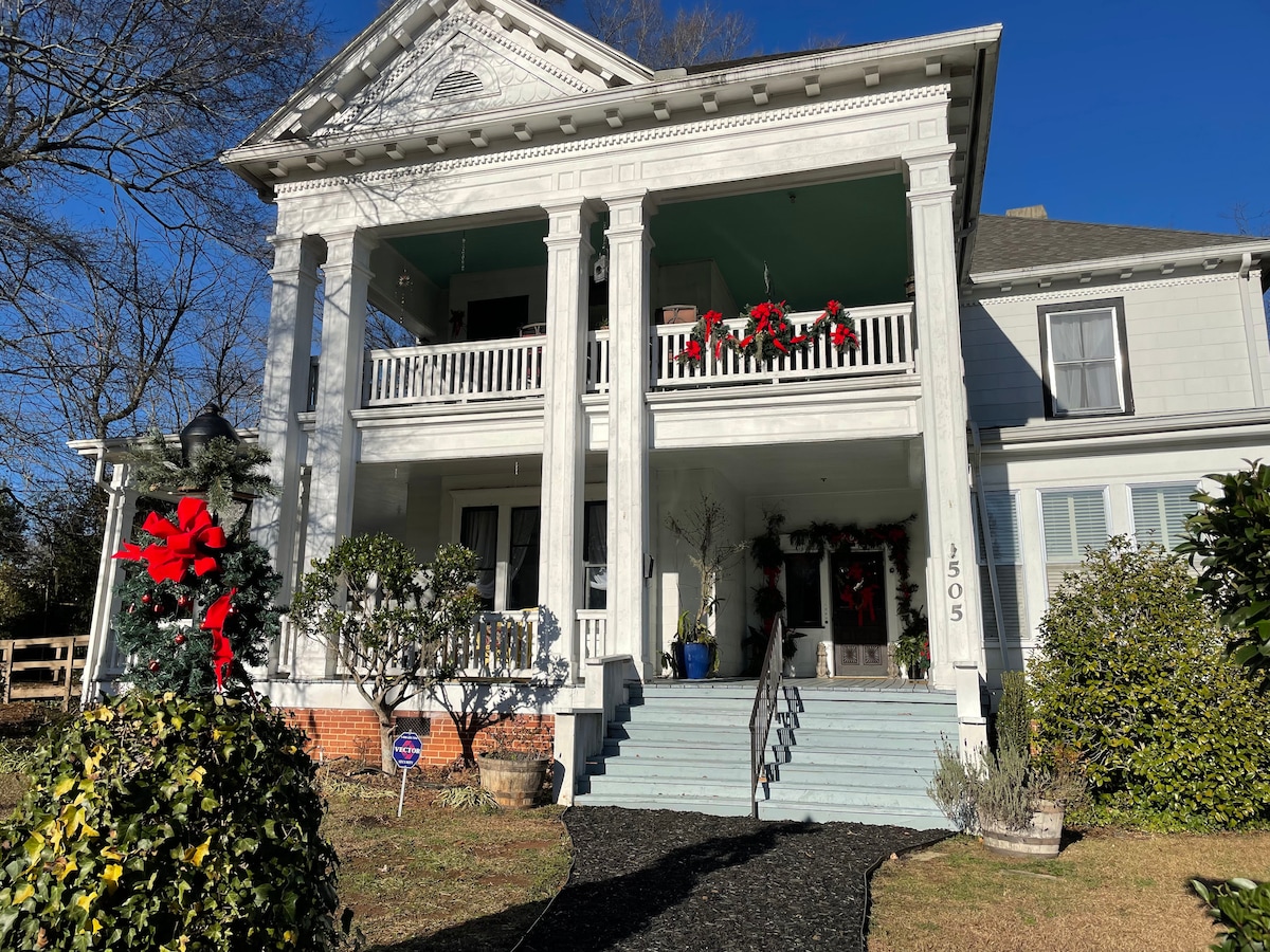 Spacious, charming Unit at Historic Building.