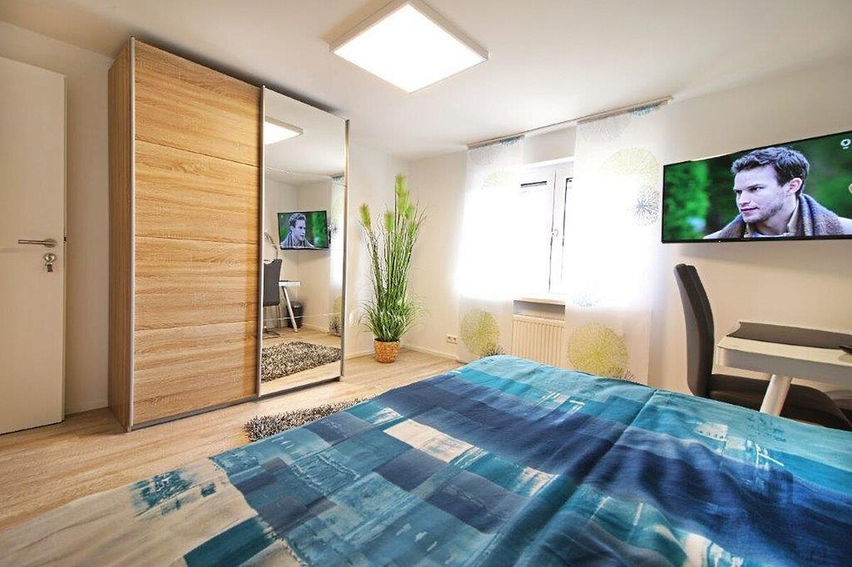 Haus Bandol ， （ Wehr ） ，带电视和共用卫生间的舒适房间