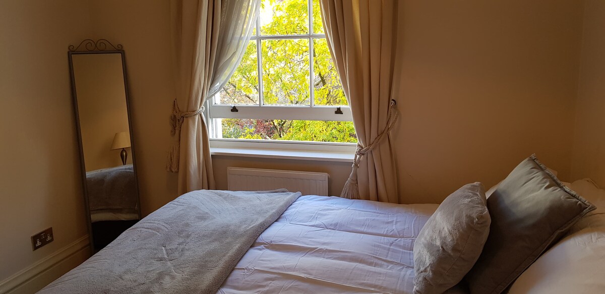 伦敦公寓型住宅里的独立房间伦敦市中心安静祥和的卧室