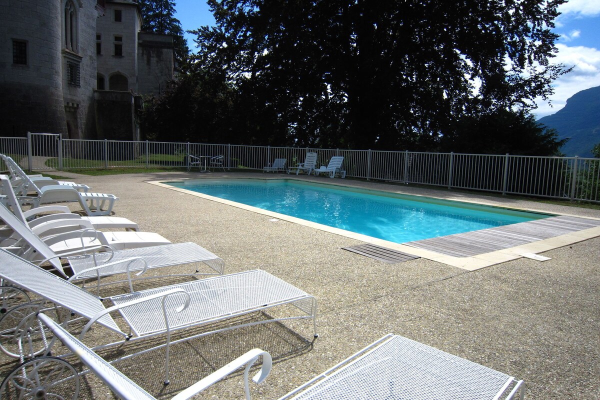 Relaxing villa in Caillan with private pool