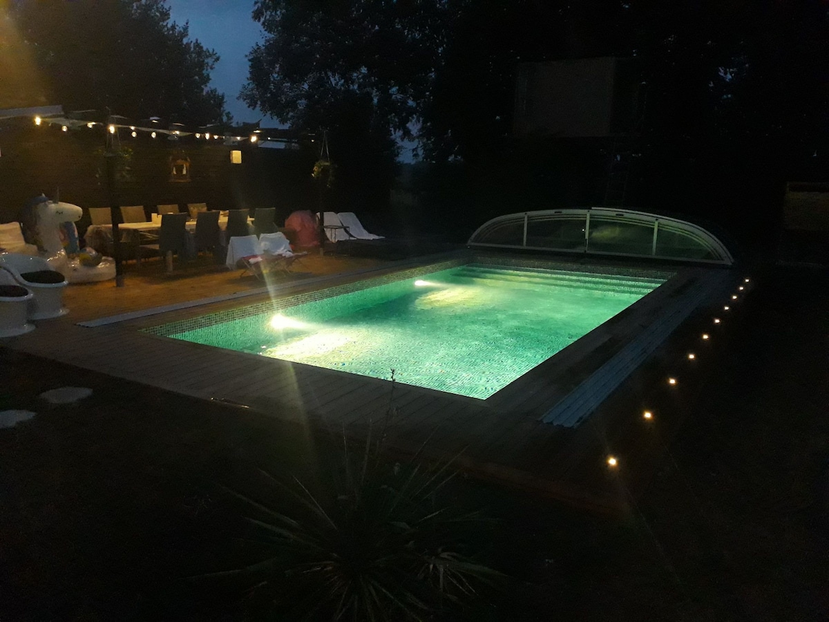 位于斯科讷（ Skåne ）的美丽乡村住宅，设有漂亮的泳池。
