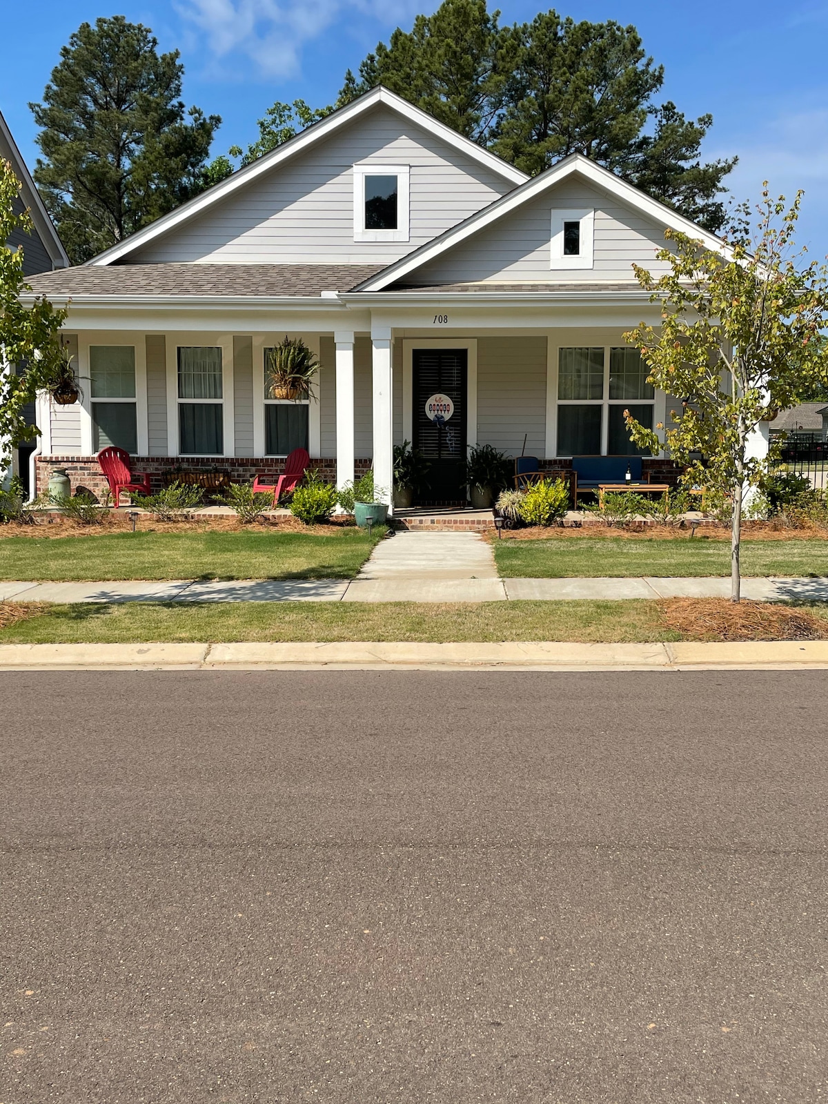 Charming home 3 miles from the Square!