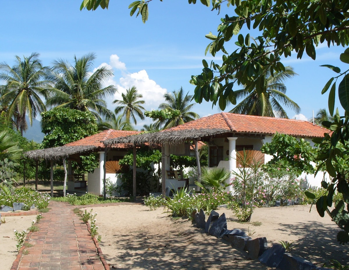 Bungalos Sol Dorado, Playa larga Zihuatanejo Gro.