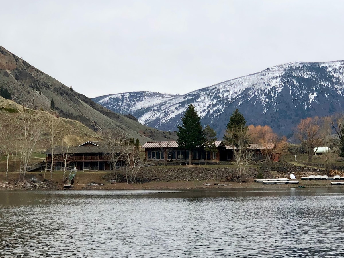 Rustic Mountain Getaway-Williams Lake Resort