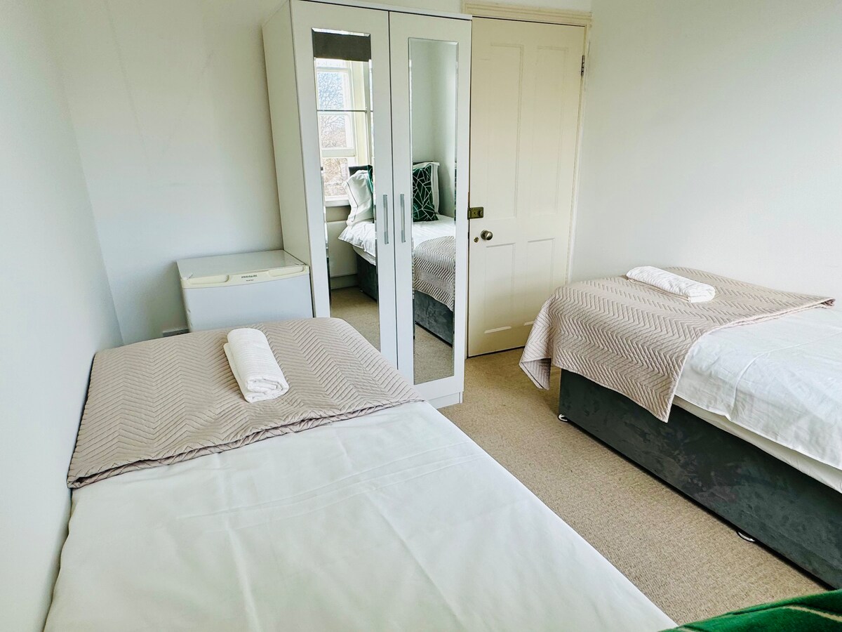 哈灵顿套房（ Harrington Suites ） -舒适舒适的双床房