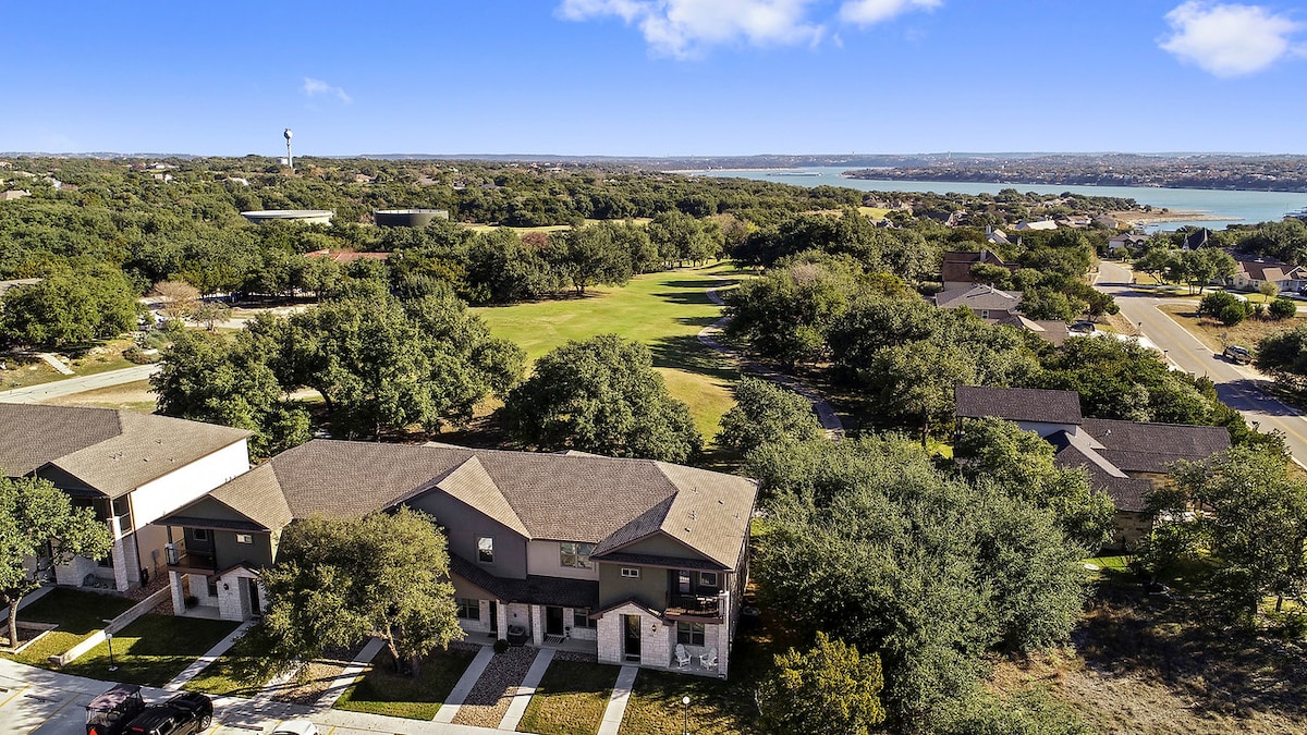 La Casa De Lago on Lake Travis/Golf cart