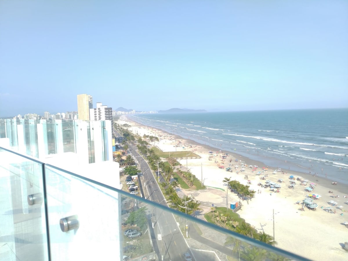 位于Praia Grande的公寓，俯瞰大海