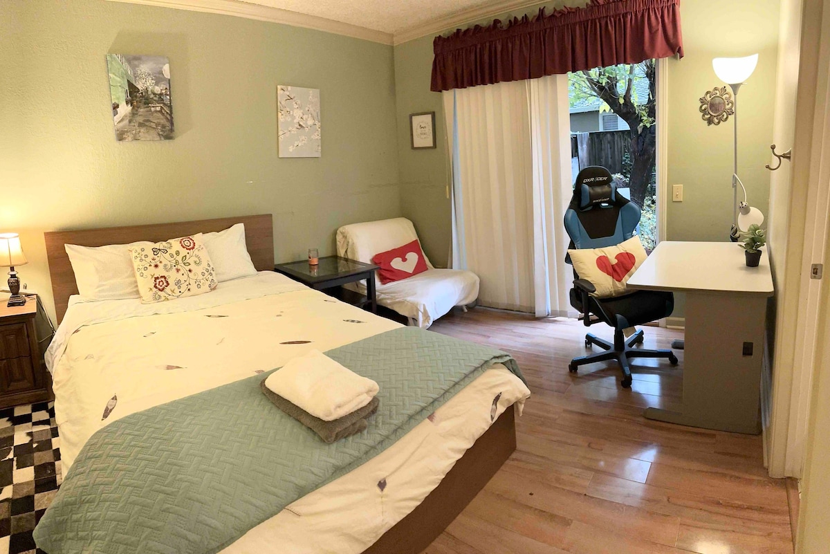 *Master Suite private Bath NearGreat Mall Milpitas